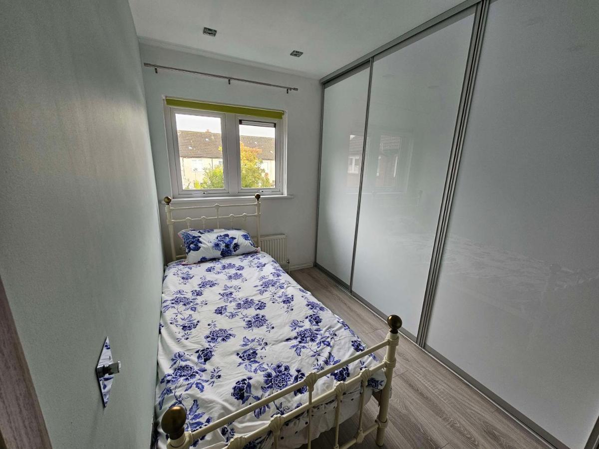 Apartamento Modern Urban Haven: Stylish Getaway Lisburn Exterior foto