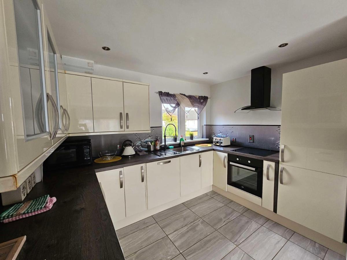 Apartamento Modern Urban Haven: Stylish Getaway Lisburn Exterior foto